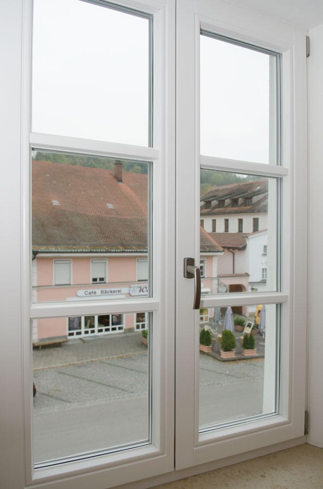Schöne renovierte 2-Zi-Altbauwohnung, Küche mit  EBK in Bogen Zentrum – Stadtplatz 14, 94327 Bogen – Vorschaubild 5