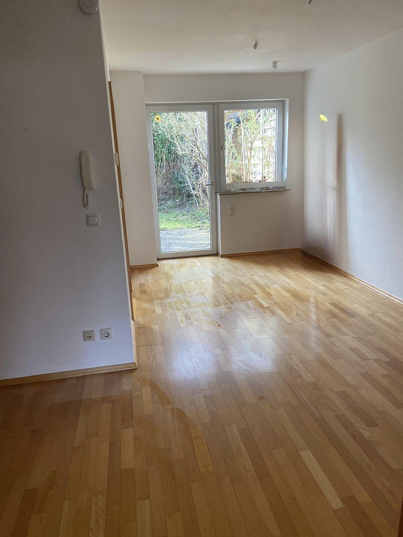 Charmantes Reihenhaus mit Garten in 08280 Aue + Garagen – Aue – Vorschaubild 8