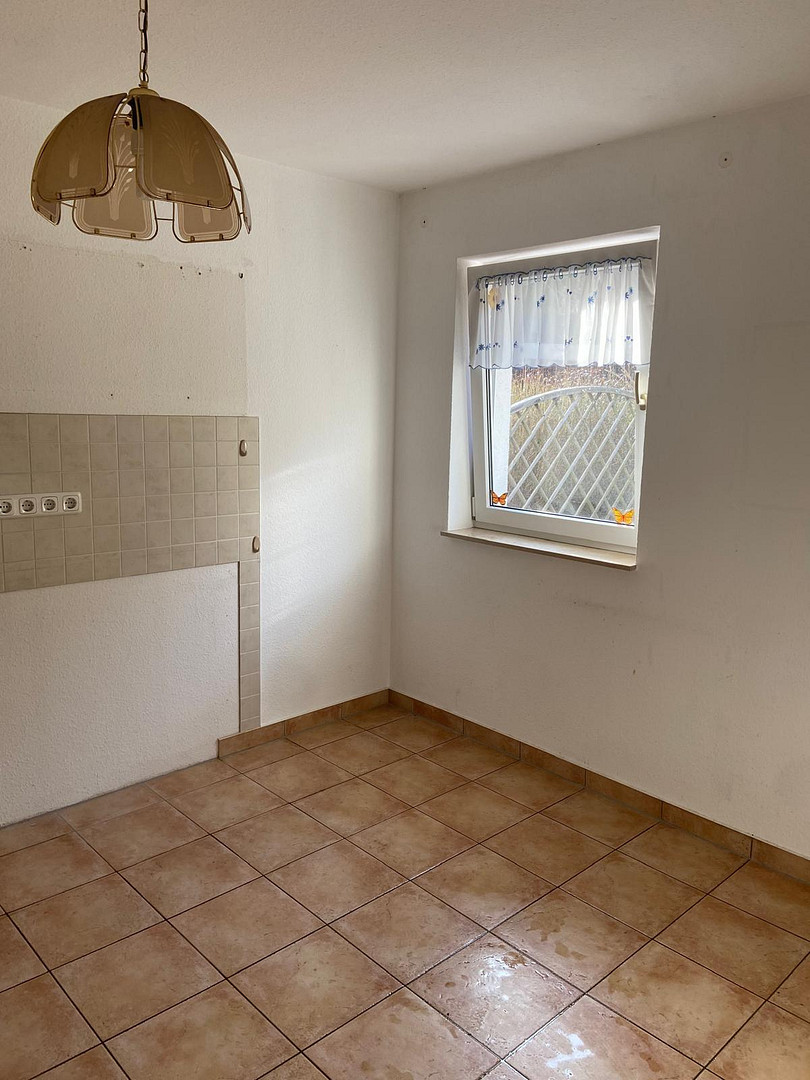 Charmantes Reihenhaus mit Garten in 08280 Aue + Garagen – Aue – Vorschaubild 7