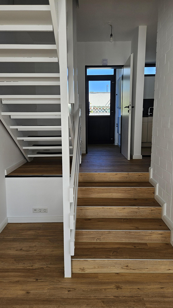 Neuwertiges Reihenmittelhaus mit PV-Anlage, Fußbodenheizung, neuem Dach, eigenem Garten & Garage – Delmenhorst – Vorschaubild 11
