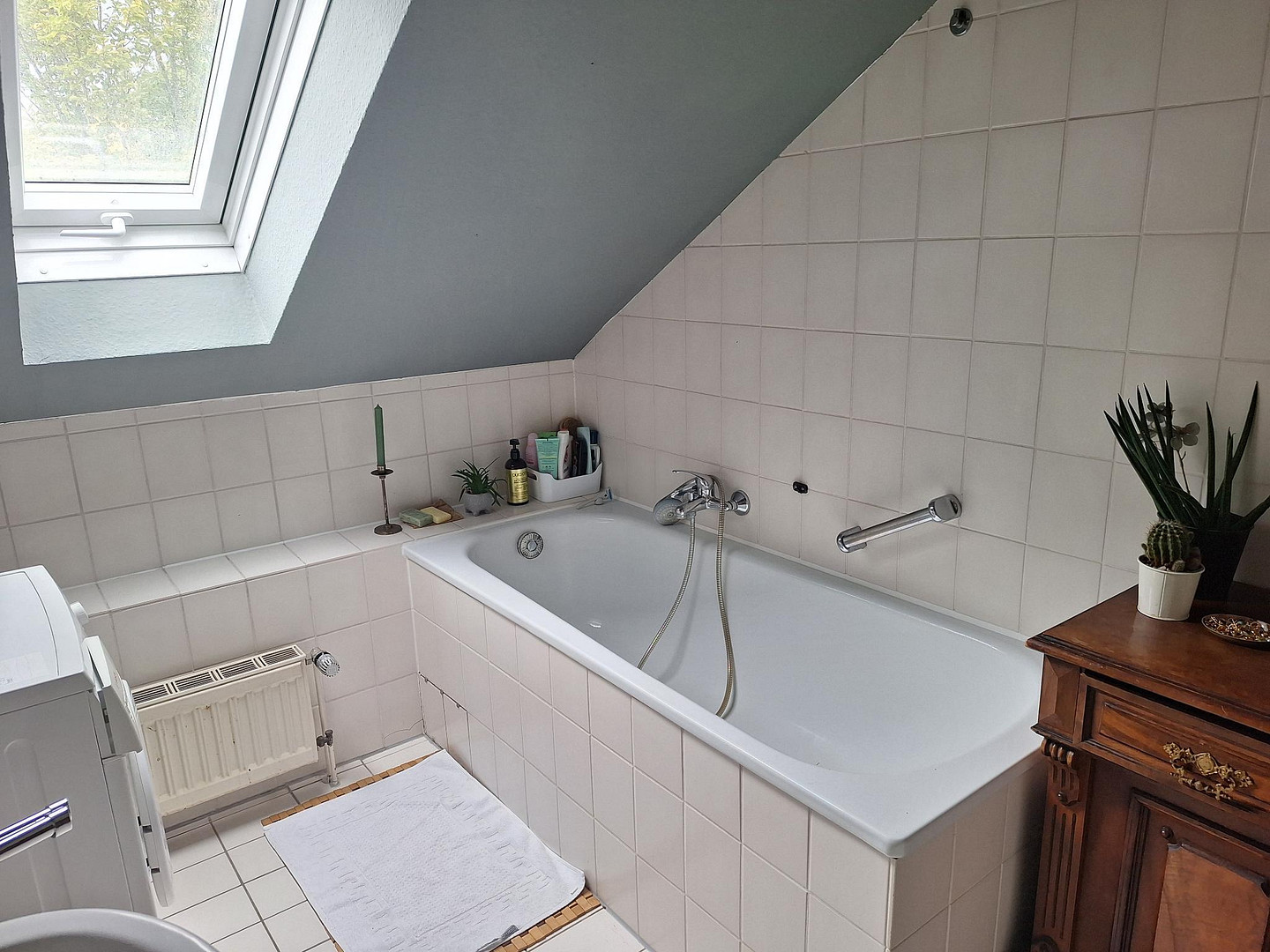 Traumhafte 2-Zi Dachgeschosswohnung mit Loggia im Grünen, freigestellt – Mainz – Vorschaubild 7