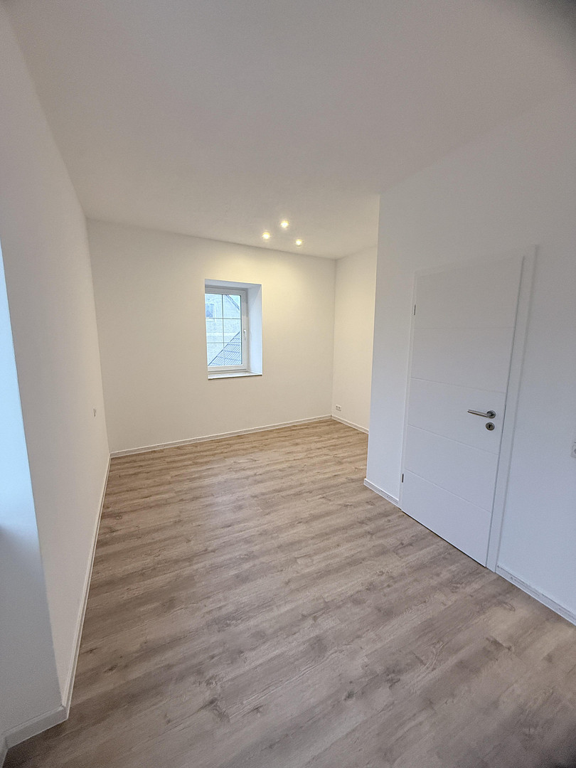 Frisch sanierte 2-Raum-Wohnung mit Einbauküche, Bad mit Wanne,  & Carport-Stellplatz – Merseburger Landstraße 32, 6246 Bad Lauchstädt – Vorschaubild 8