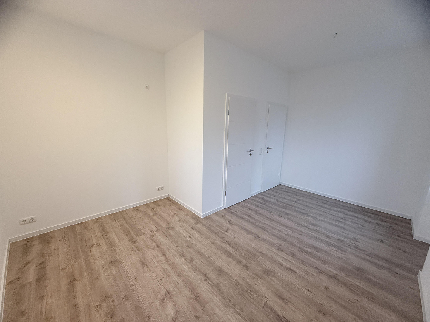 Frisch sanierte 2-Raum-Wohnung mit Einbauküche, Bad mit Wanne,  & Carport-Stellplatz – Merseburger Landstraße 32, 6246 Bad Lauchstädt – Vorschaubild 7