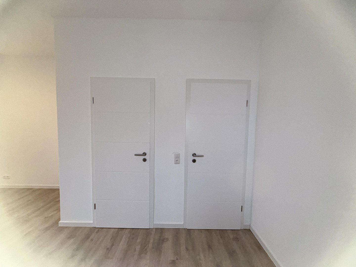 Frisch sanierte 2-Raum-Wohnung mit Einbauküche, Bad mit Wanne,  & Carport-Stellplatz – Merseburger Landstraße 32, 6246 Bad Lauchstädt – Vorschaubild 5
