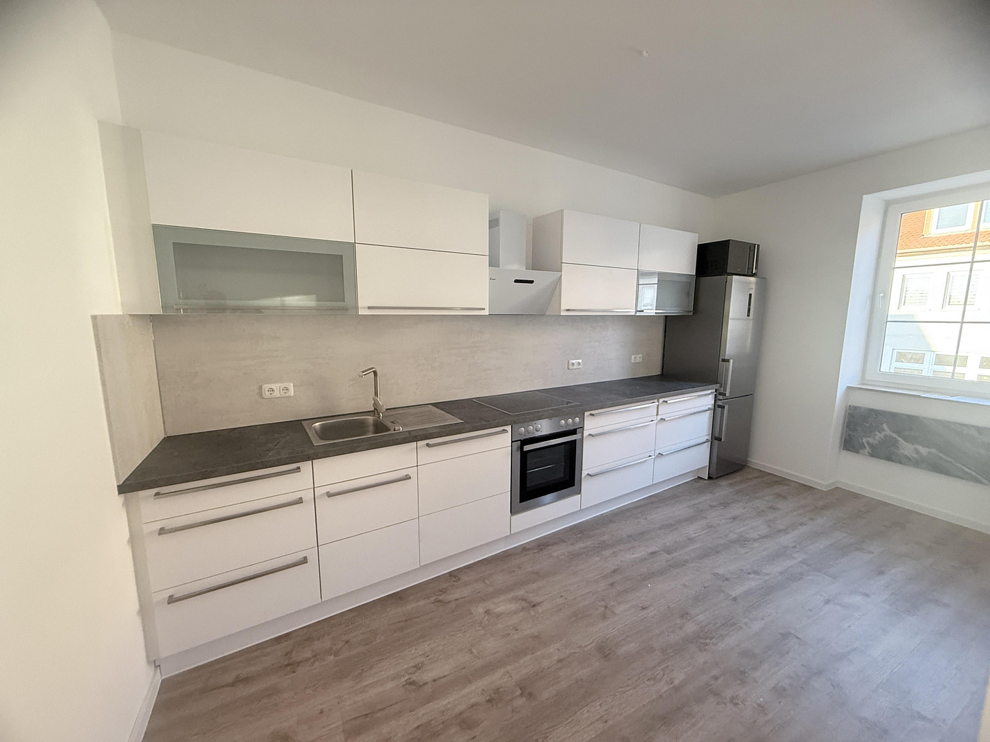 Frisch sanierte 2-Raum-Wohnung mit Einbauküche, Bad mit Wanne,  & Carport-Stellplatz – Merseburger Landstraße 32, 6246 Bad Lauchstädt – Vorschaubild 14