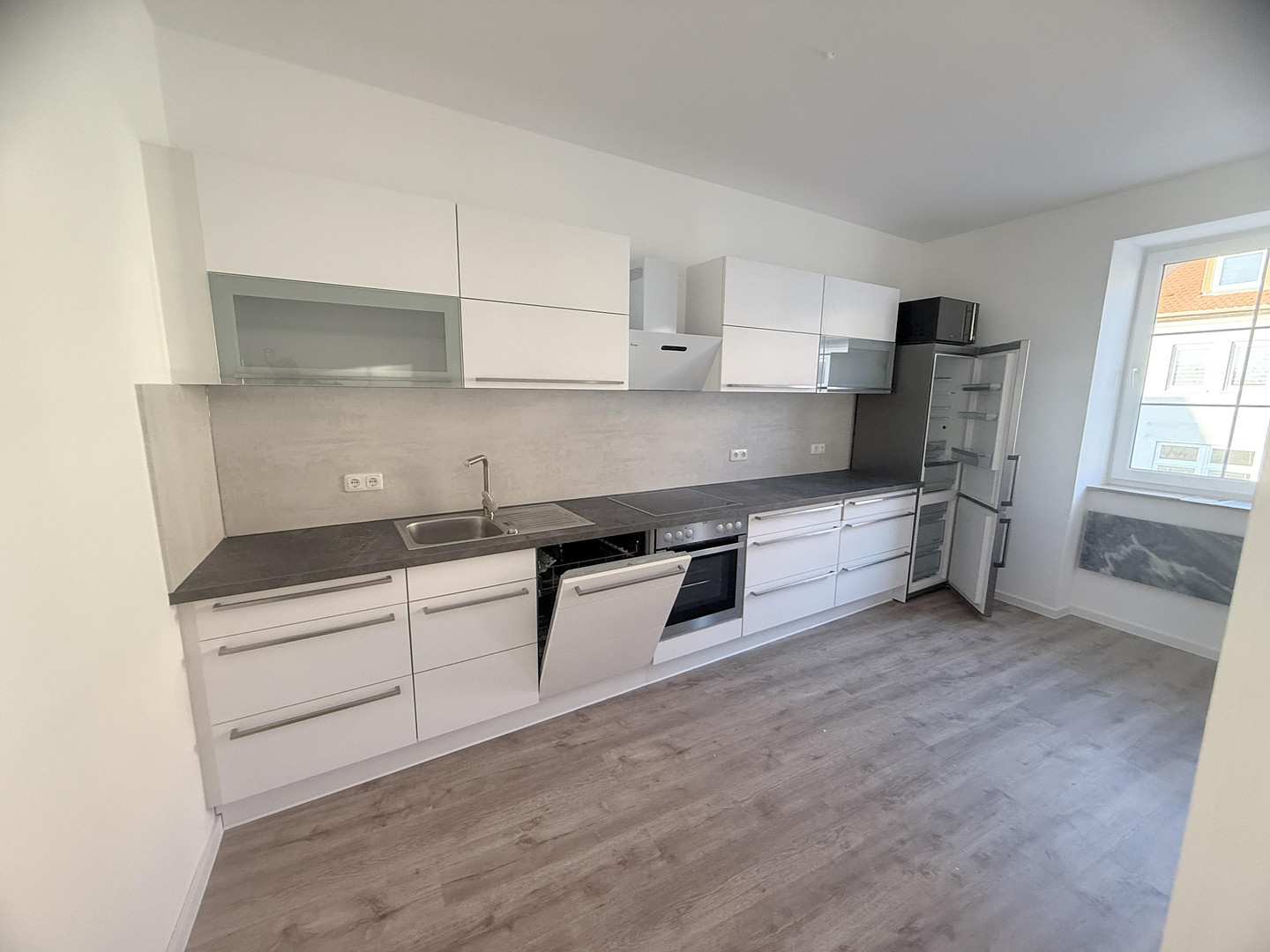 Frisch sanierte 2-Raum-Wohnung mit Einbauküche, Bad mit Wanne,  & Carport-Stellplatz – Merseburger Landstraße 32, 6246 Bad Lauchstädt – Vorschaubild 11