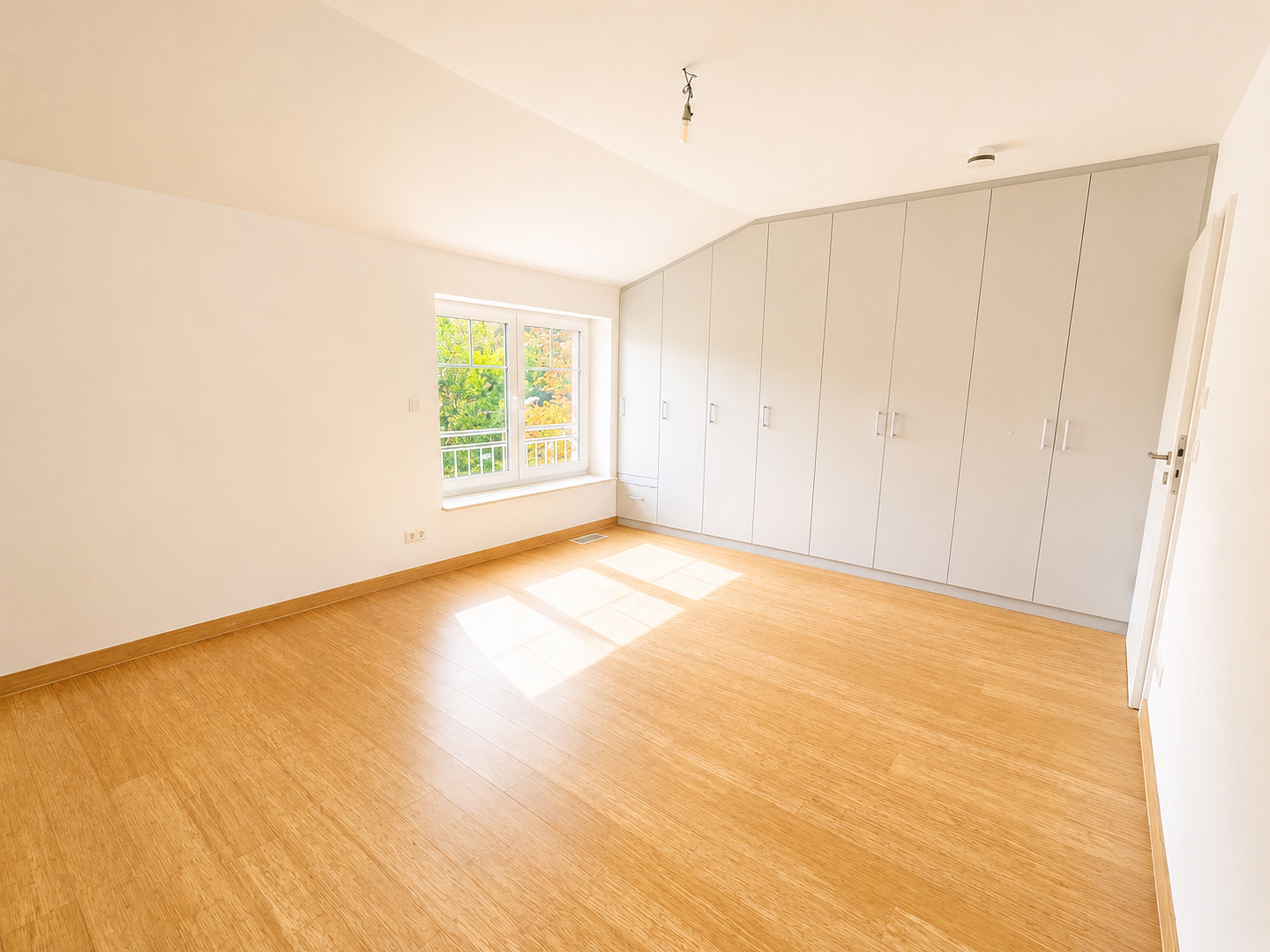 190 m² Gesamtfläche | Hochwertige Haus mit Vollkeller | Toplage Sasel | Provisionsfrei – Frahmredder 85C, 22393 Hamburg(Sasel) – Vorschaubild 5