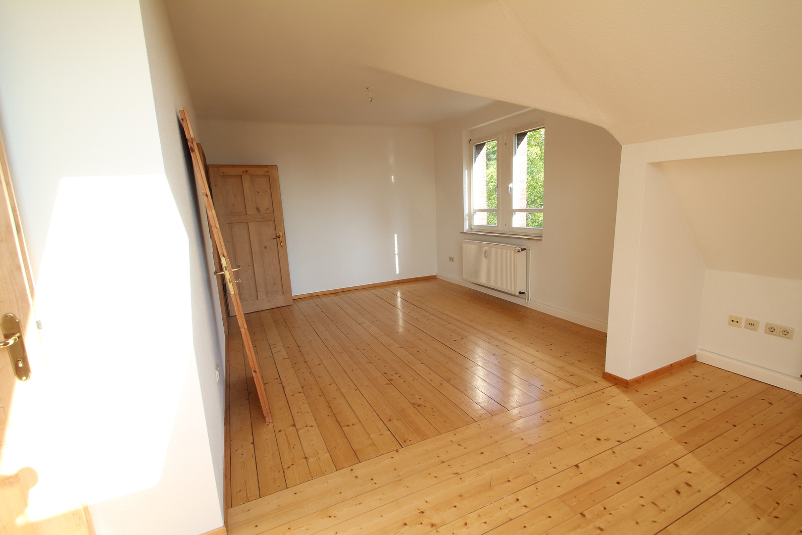 OSTVIERTEL, An der Schillerwiese, Sonnige 2-Zimmer-Dachgeschoß-Whg, H52 E5 – 37085 Göttingen – Vorschaubild 3