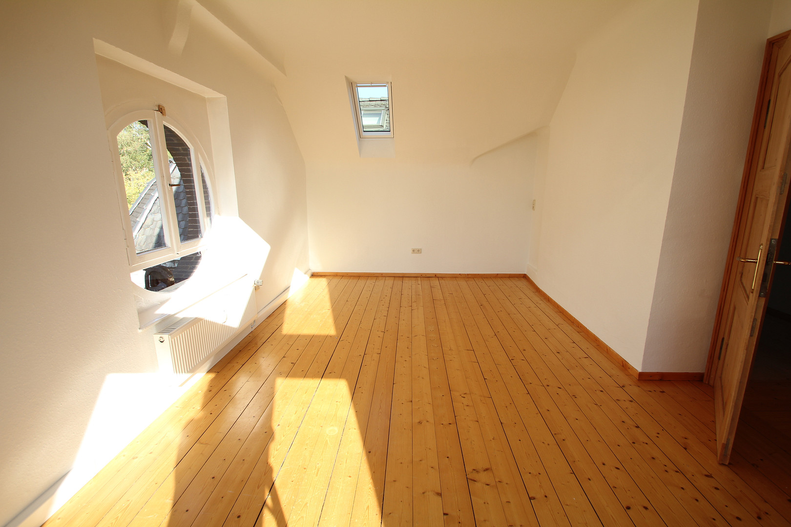 OSTVIERTEL, An der Schillerwiese, Sonnige 2-Zimmer-Dachgeschoß-Whg, H52 E5 – 37085 Göttingen – Vorschaubild 2