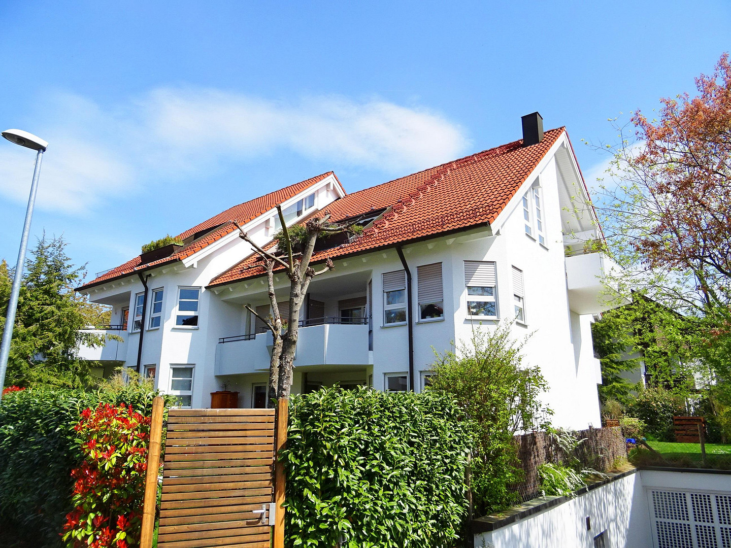 Tolle Lage: Hochwertige 3,5-Zimmer-DG-Galeriewohnung mit 2 Balkonen, 2 Bädern, TG und guter Rendite – 70619 Stuttgart(Riedenberg) – Vorschaubild 2