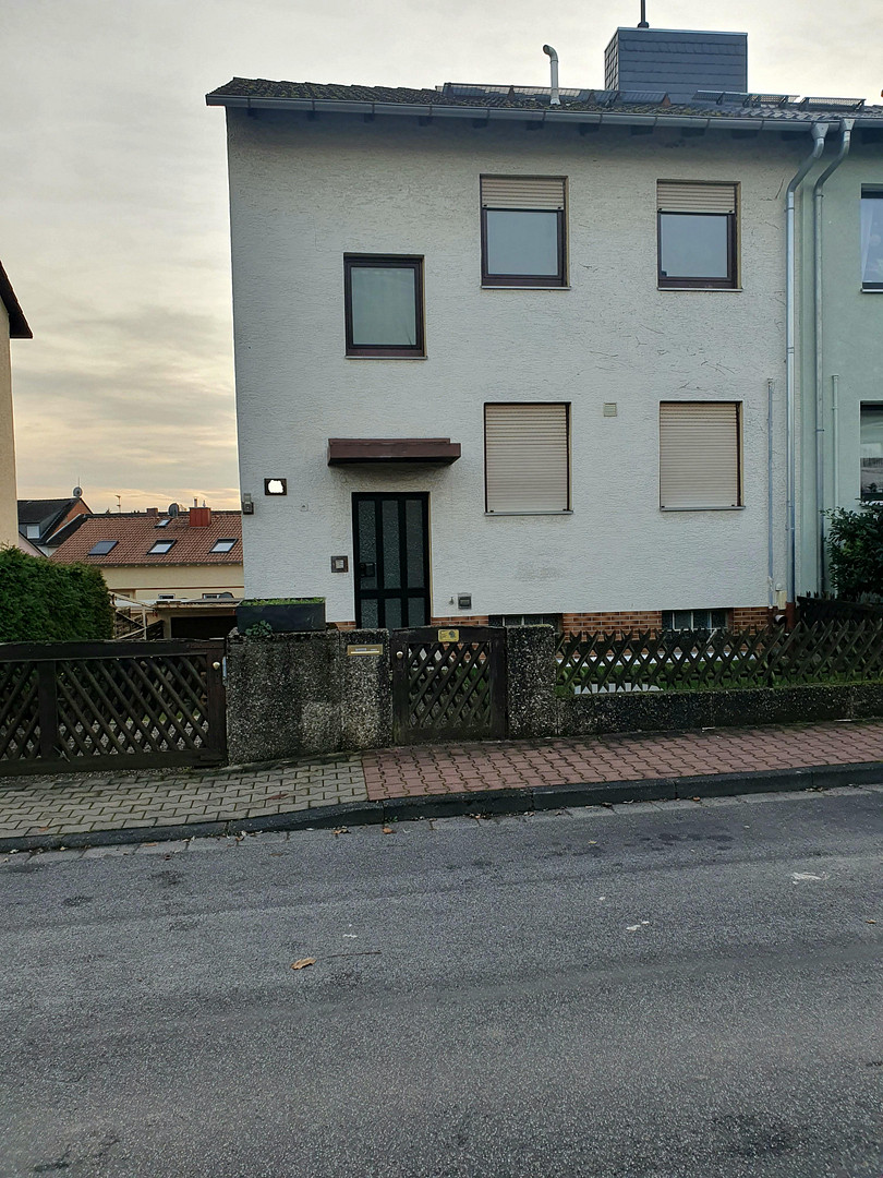 Handwerker aufgepasst, sanierungsbedürftiges Haus sucht neuen Eigentümer!