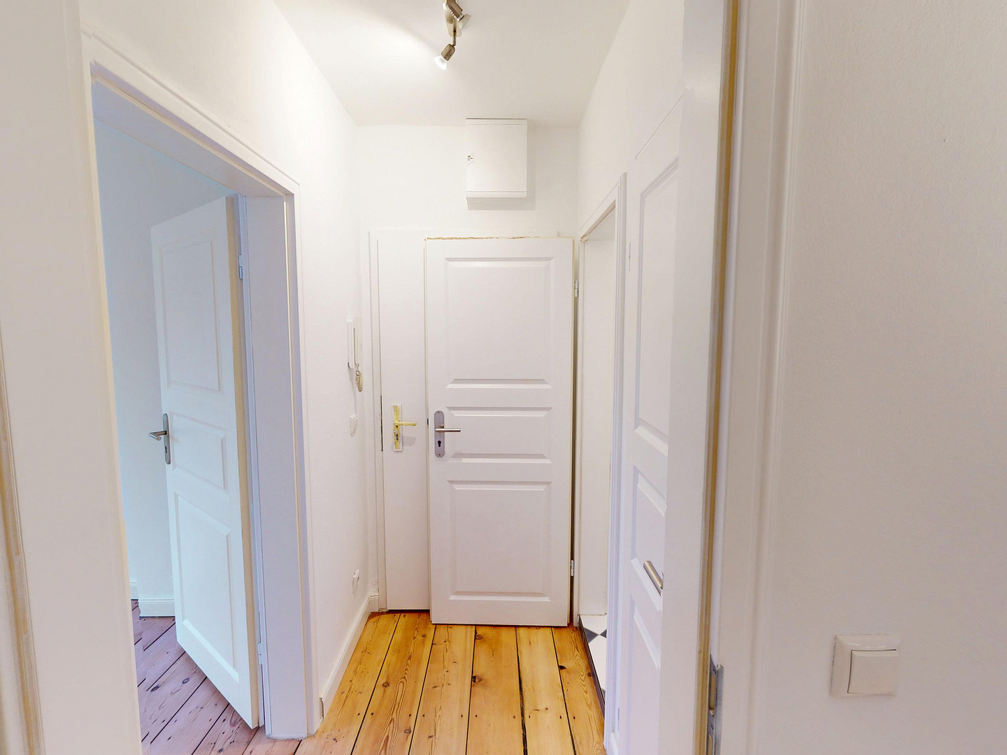 Charmante, frisch renovierte 2,5-Zimmer-Whg. mit Balkon – ruhig gelegen am Rand des Schanzenviertels – Hamburg(Altona-Nord) – Vorschaubild 2