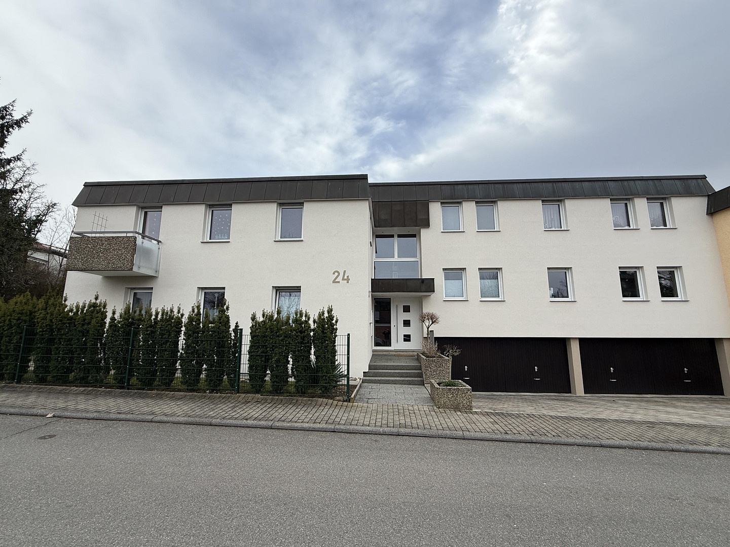 PROVISIONSFREI !  KFW-Saniertes Top 4-Fam.Haus inkl. 4 Garagen auf 672 qm Grundstück – Auf der Gans 24, 70374 Stuttgart Sommerrain(Sommerrain) – Vorschaubild 3