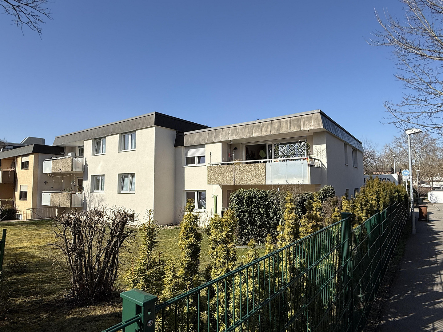 PROVISIONSFREI !  KFW-Saniertes Top 4-Fam.Haus inkl. 4 Garagen auf 672 qm Grundstück – Auf der Gans 24, 70374 Stuttgart Sommerrain(Sommerrain) – Vorschaubild 2
