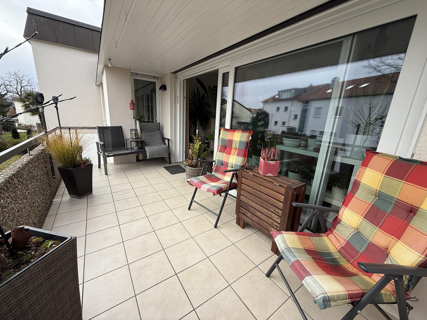 PROVISIONSFREI !  KFW-Saniertes Top 4-Fam.Haus inkl. 4 Garagen auf 672 qm Grundstück