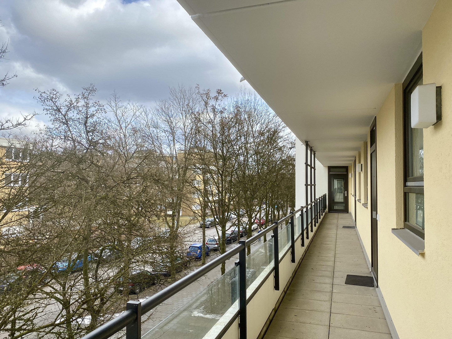 von privat - 12 qm Südbalkon, ruhige Innenhoflage, 50 m zur U-Bahn – Heinz-Hilpert-Straße, 81739 München(Neuperlach) – Vorschaubild 5