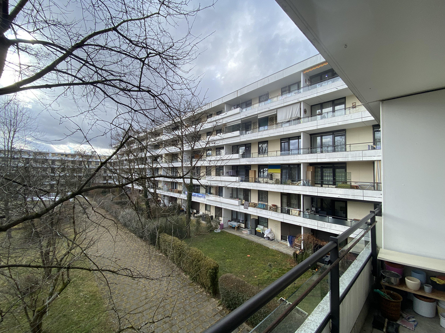von privat - 12 qm Südbalkon, ruhige Innenhoflage, 50 m zur U-Bahn – Heinz-Hilpert-Straße, 81739 München(Neuperlach) – Vorschaubild 2