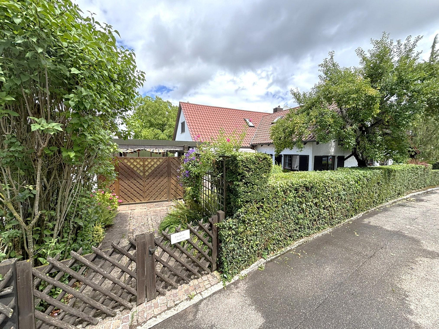 Familienfreundlich großzügig wohnen in begehrter Ortsrandlage mit viel Potential und Charme – Böblingen – Vorschaubild 6