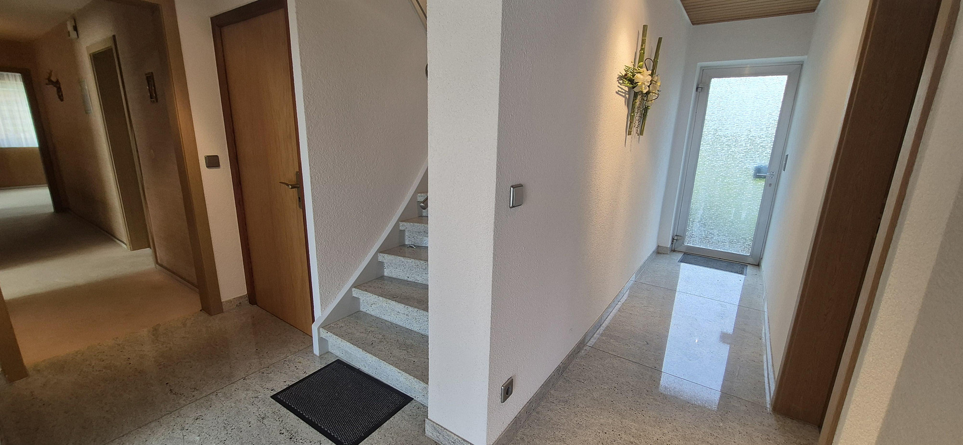 Sehr gepflegtes Ein-/ Zweifamilienhaus in Lomersheim, Garten, Balkon, Garage, – Lomersheim – Vorschaubild 8