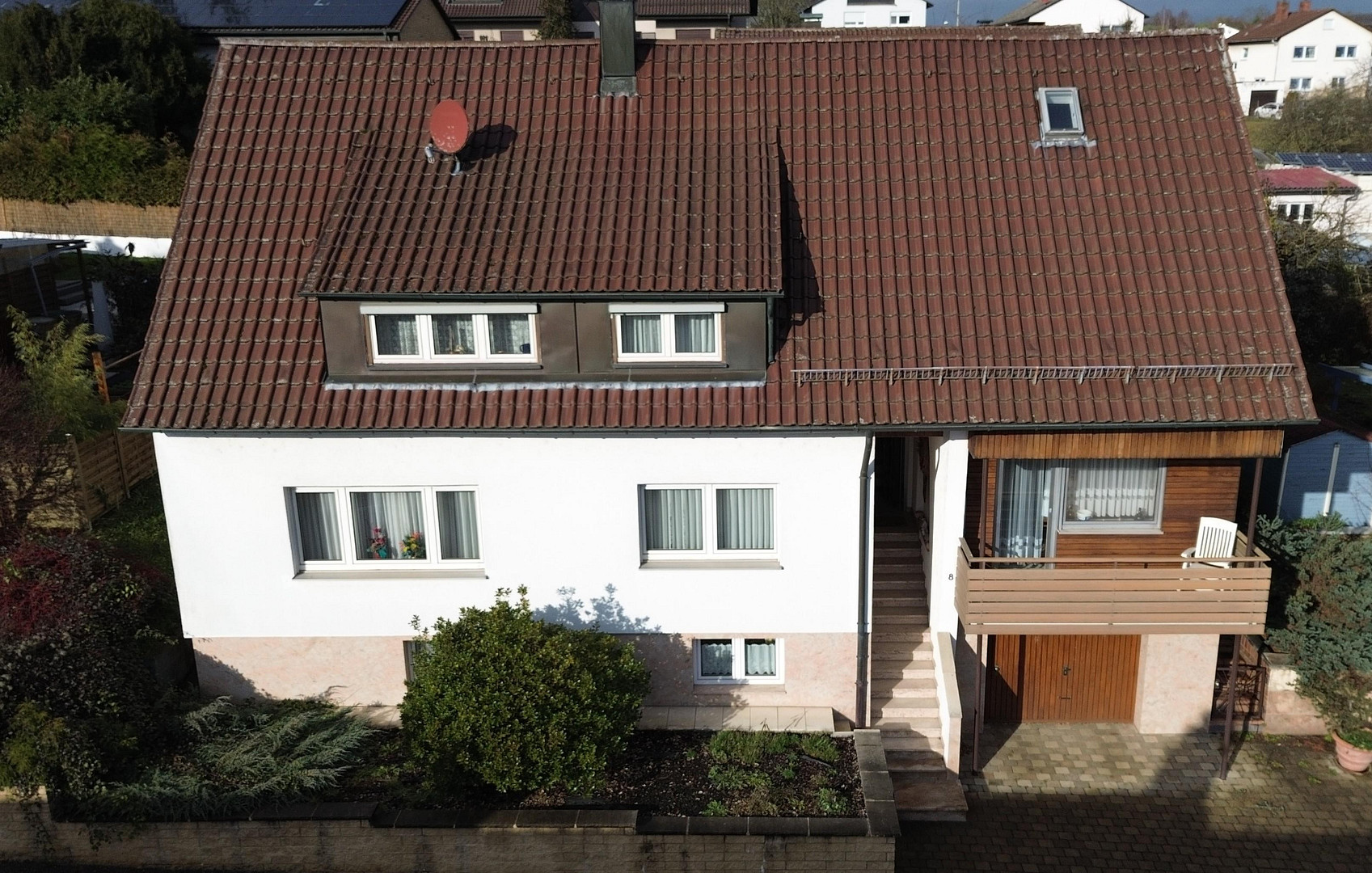 Sehr gepflegtes Ein-/ Zweifamilienhaus in Lomersheim, Garten, Balkon, Garage, – Lomersheim – Vorschaubild 3