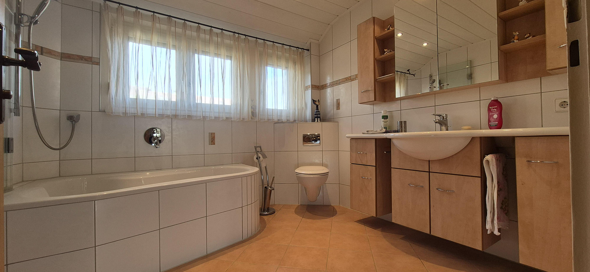 Sehr gepflegtes Ein-/ Zweifamilienhaus in Lomersheim, Garten, Balkon, Garage, – Lomersheim – Vorschaubild 11