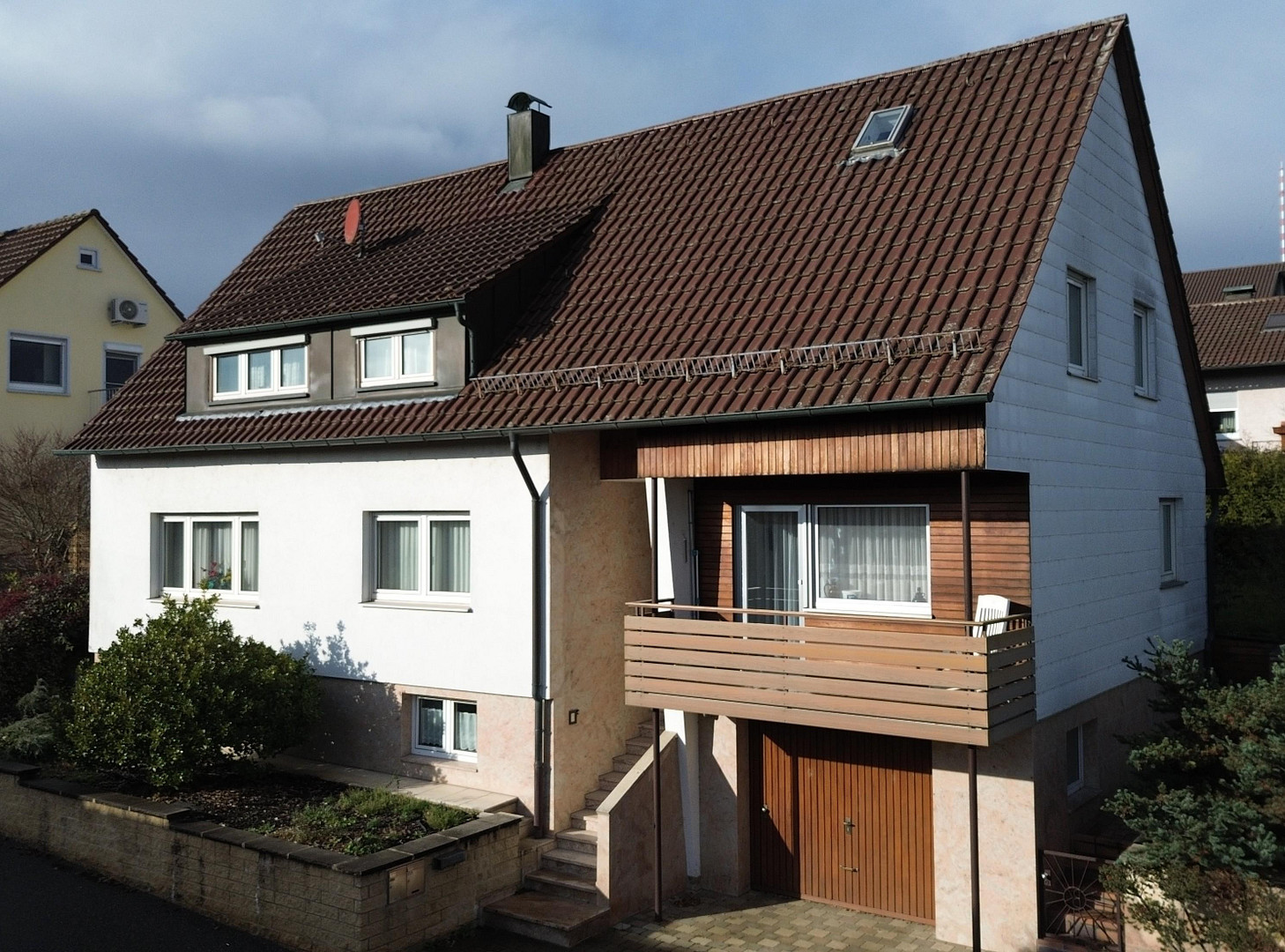 Sehr gepflegtes Ein-/ Zweifamilienhaus in Lomersheim, Garten, Balkon, Garage, – Lomersheim – Vorschaubild 2