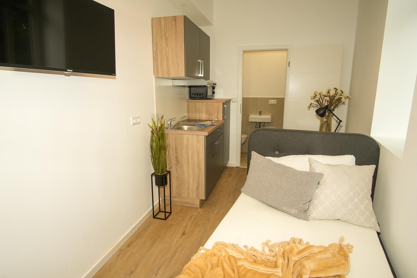 Möbliertes Mini Apartment mit Einbauküche + Bad – Badener Str. 34, 76227 Karlsruhe(Durlach) – Vorschaubild 9