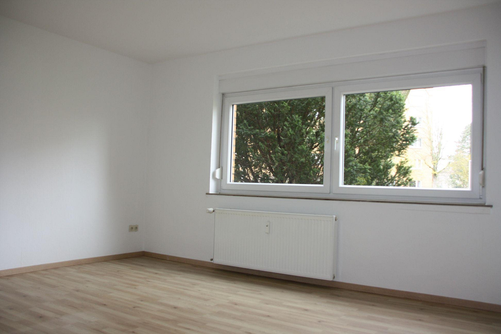 Idyllisches Wohnen mit Pool, Sauna und großer Parkanlage – Hannover(Bothfeld) – Vorschaubild 4