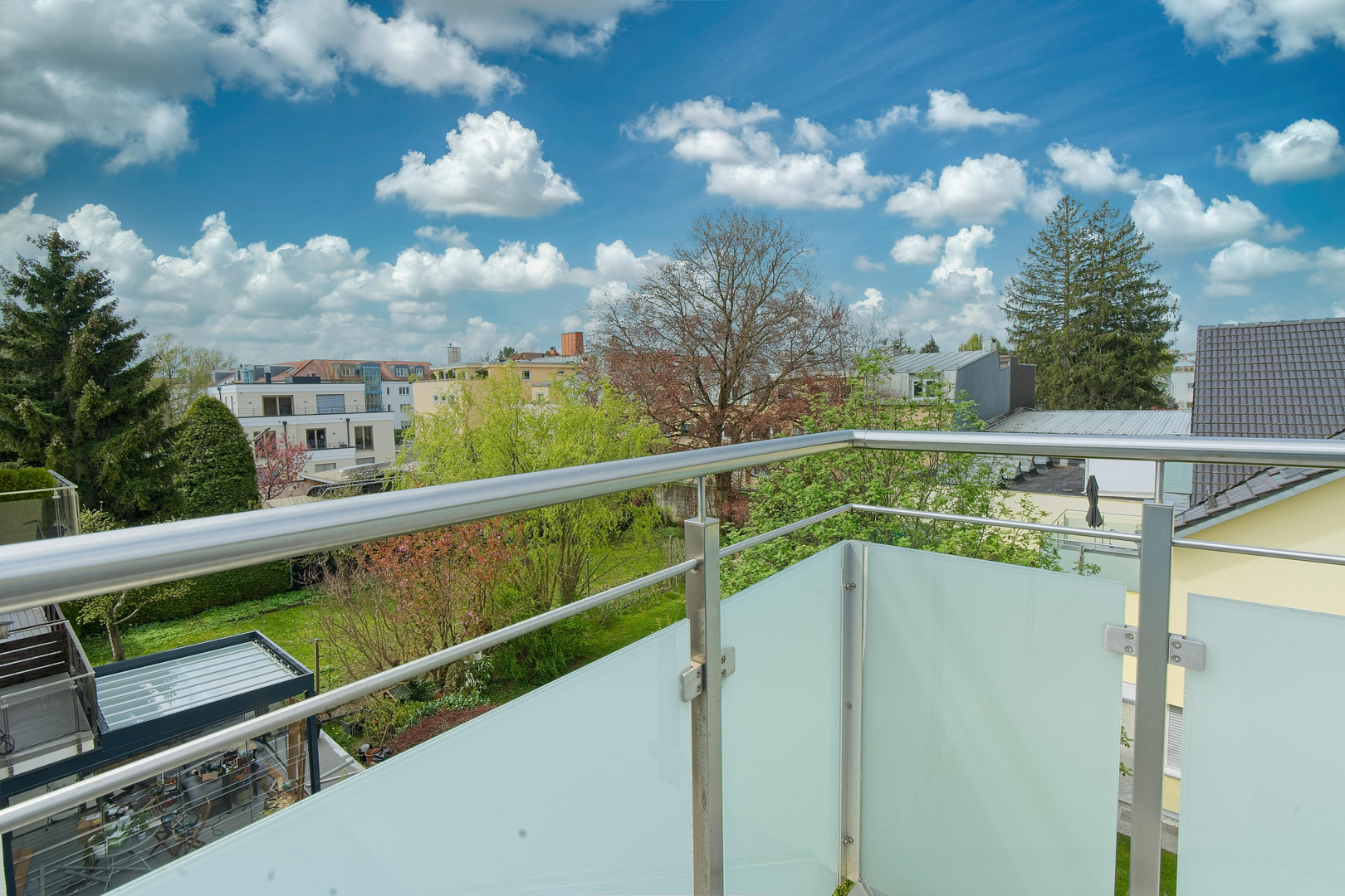Energiestandard A+: ruhige 4 Zi. Maisonettewhg, gr S/W Dachterrasse Alleinlage, EBK, Nähe Ostbahnhof – 81673 München(Berg am Laim) – Vorschaubild 9