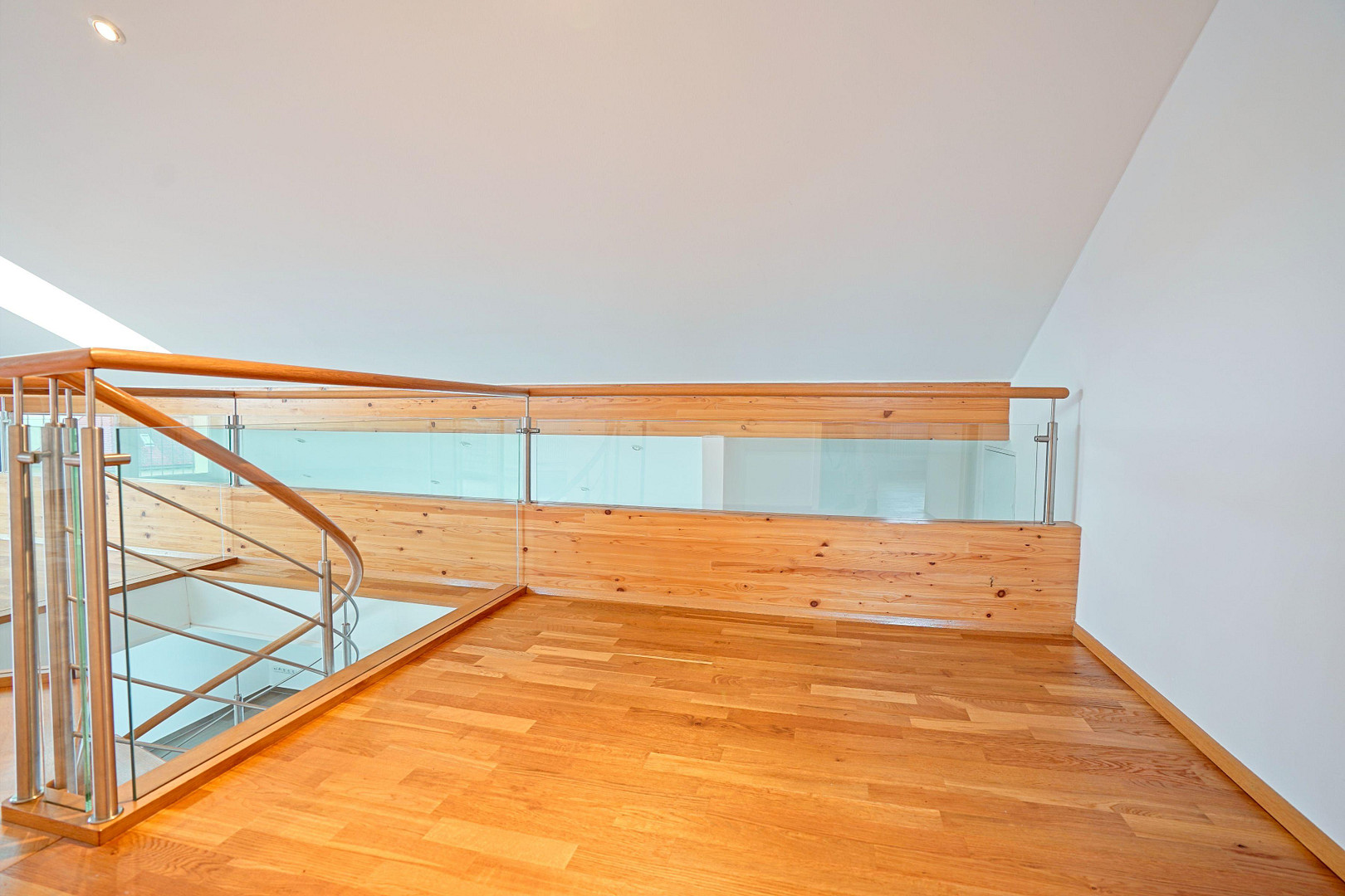 Energiestandard A+: ruhige 4 Zi. Maisonettewhg, gr S/W Dachterrasse Alleinlage, EBK, Nähe Ostbahnhof – 81673 München(Berg am Laim) – Vorschaubild 16