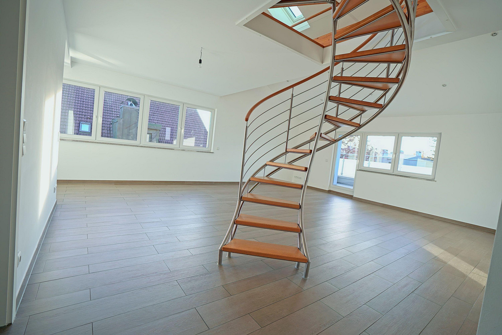 Energiestandard A+: ruhige 4 Zi. Maisonettewhg, gr S/W Dachterrasse Alleinlage, EBK, Nähe Ostbahnhof – 81673 München(Berg am Laim) – Vorschaubild 14