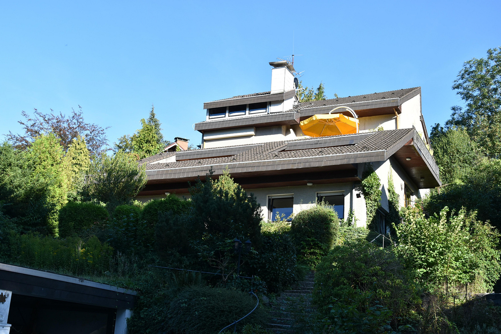 Exclusives Einfamilienhaus mit Einliegerwohnung in ruhiger Lage mit traumhafter Aussicht