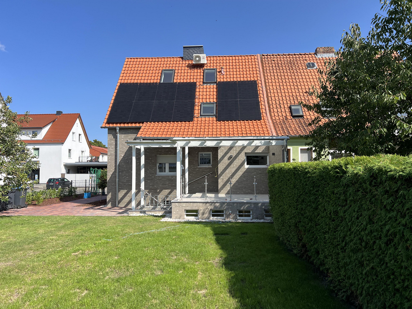 Exklusives Smart‑Energy‑Familienhaus mit 25 kW PV‑Anlage, Wallbox und großem Garten – Wolfsburg – Vorschaubild 4