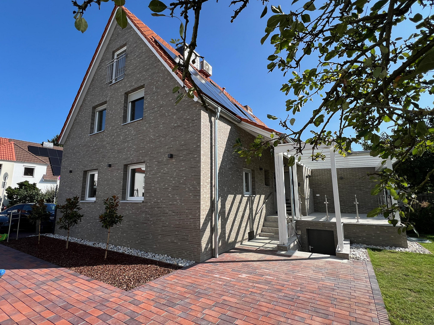 Exklusives Smart‑Energy‑Familienhaus mit 25 kW PV‑Anlage, Wallbox und großem Garten – Wolfsburg – Vorschaubild 6