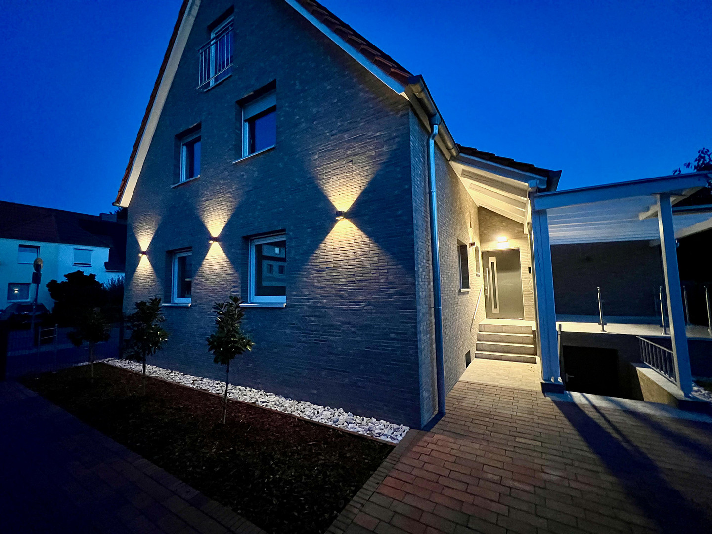 Exklusives Smart‑Energy‑Familienhaus mit 25 kW PV‑Anlage, Wallbox und großem Garten – Wolfsburg – Vorschaubild 3