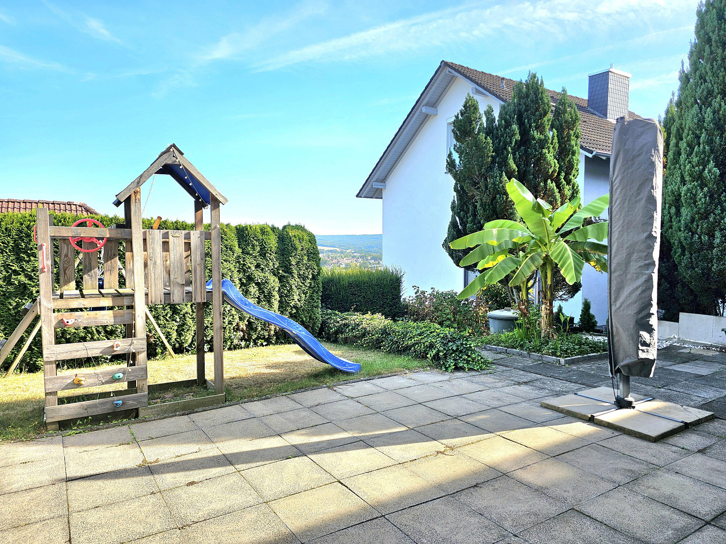 Traumhaft modernes Zweifamilienhaus: Wohnen & Arbeiten | PV, barrierefrei, Garten, Frankfurt 45 Min. – Feldstraße 3, 63628 Bad Soden-Salmünster(Bad Soden) – Vorschaubild 2