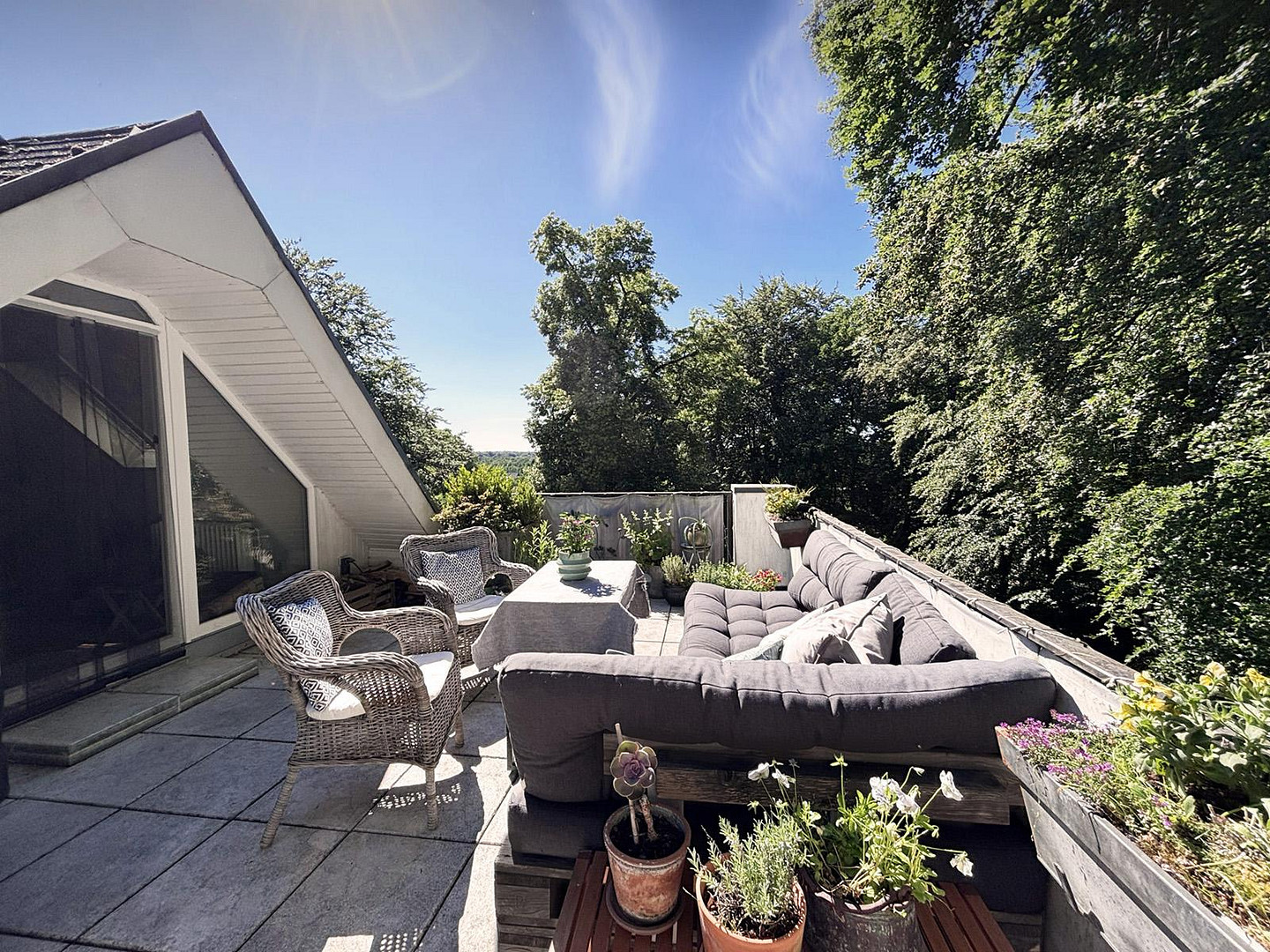 135 m² Altbauwohnung mit sonniger Dachterrasse in Aumühle – 21521 Aumühle – Vorschaubild 3