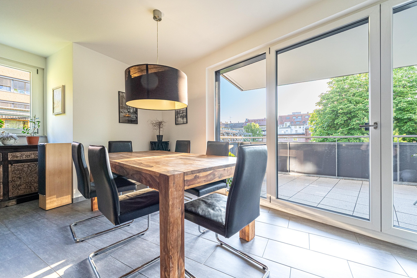 Moderne 3,5 Zimmer Wohnung in Stuttgart-West mit Balkon, Einbauküche, Aufzug, Tiefgarage, Wallbox – Ludwigstr. 45, 70176 Stuttgart(West) – Vorschaubild 3