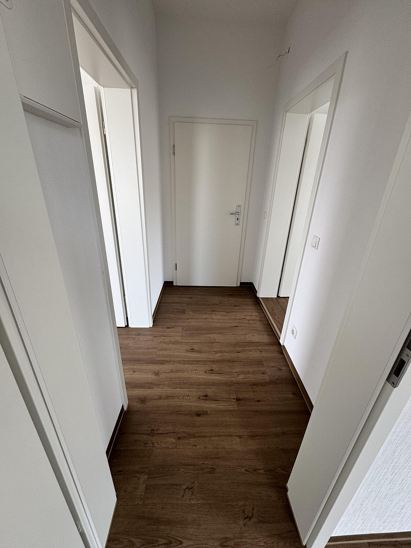 Toplage, Nachmieter gesucht, umfangreiche Renovierung, Schöne helle 2-Raum-Wohnung im 1.OG – Pausitzer Str. 20, 1589 Riesa – Vorschaubild 4