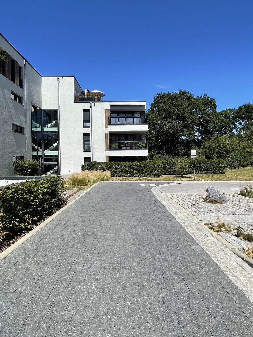 Topmoderne 4 Zimmerwohnung inklusive 2 Tiefgaragenplätze – Kamillenweg 8, 38446 Wolfsburg – Vorschaubild 2