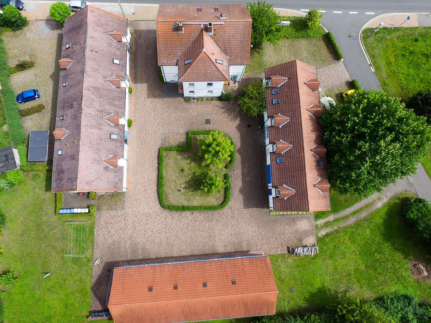 Renditestarker Vierseitenhof nähe Hainer See mit Miet-, Ferienwohnungen und Gewerbe zu Verkaufen – Lobstädter Straße 11, 4575 Neukieritzsch - Großzössen(Großzössen) – Vorschaubild 2