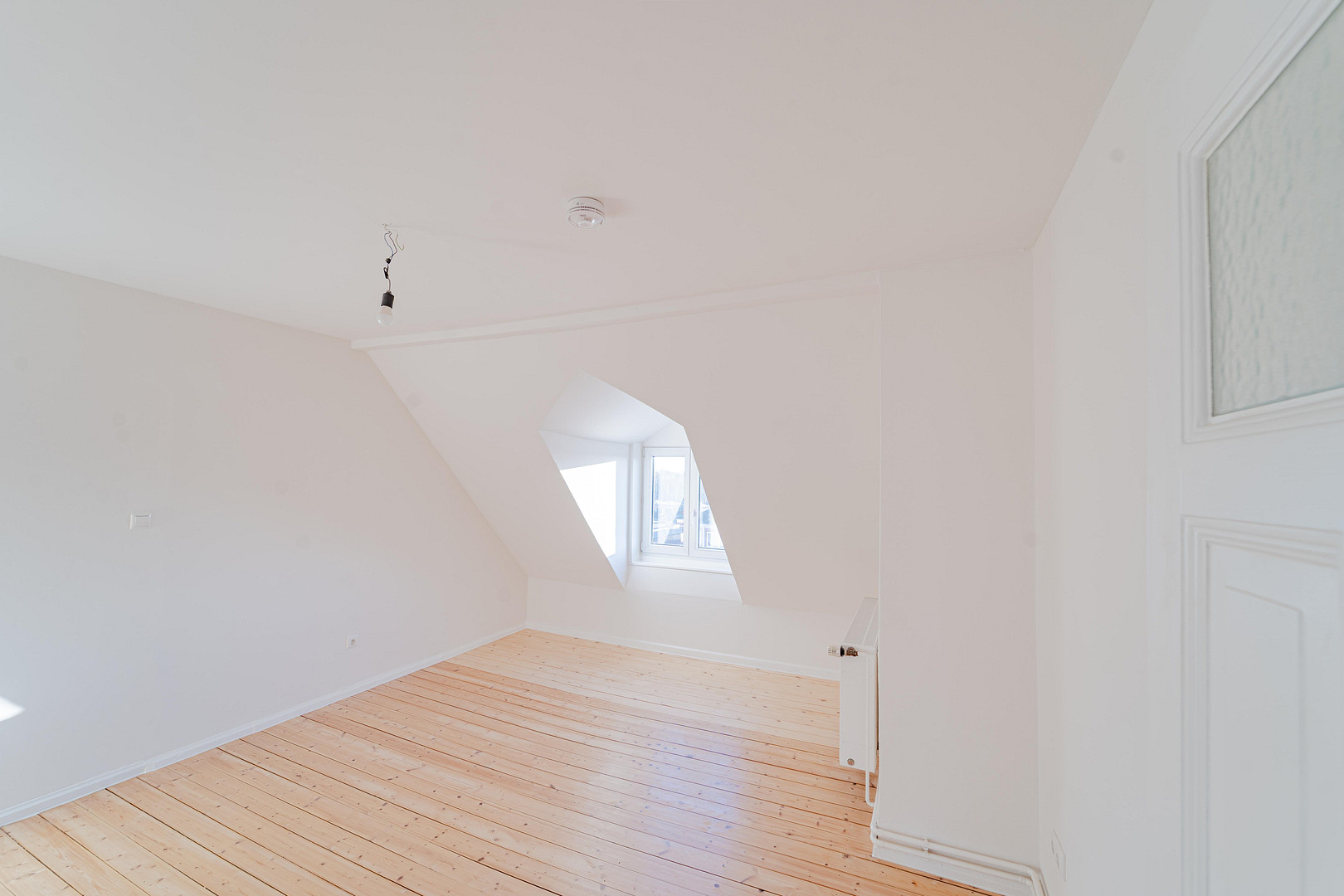 Charmante DG-Wohnung  - renoviert, mit neuer EBK und separatem Speicher in Lübeck – Schwartauer Allee 121, 23554 Lübeck(Holstentor Nord) – Vorschaubild 6