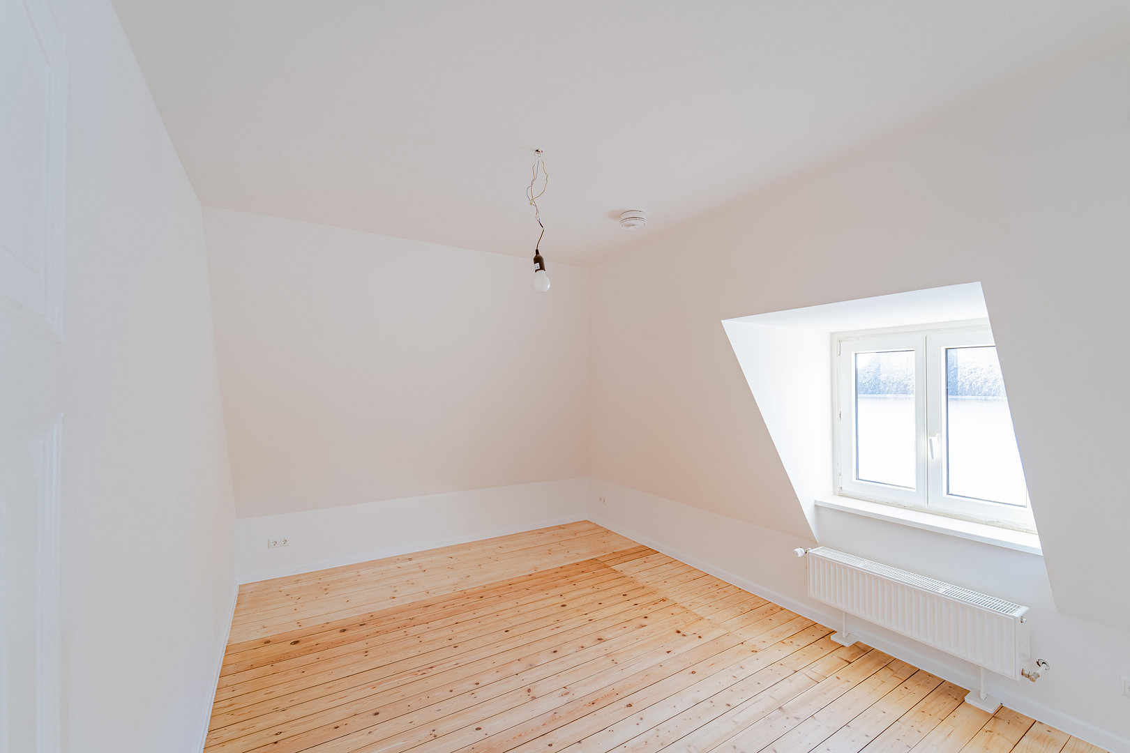 Charmante DG-Wohnung  - renoviert, mit neuer EBK und separatem Speicher in Lübeck – Schwartauer Allee 121, 23554 Lübeck(Holstentor Nord) – Vorschaubild 4