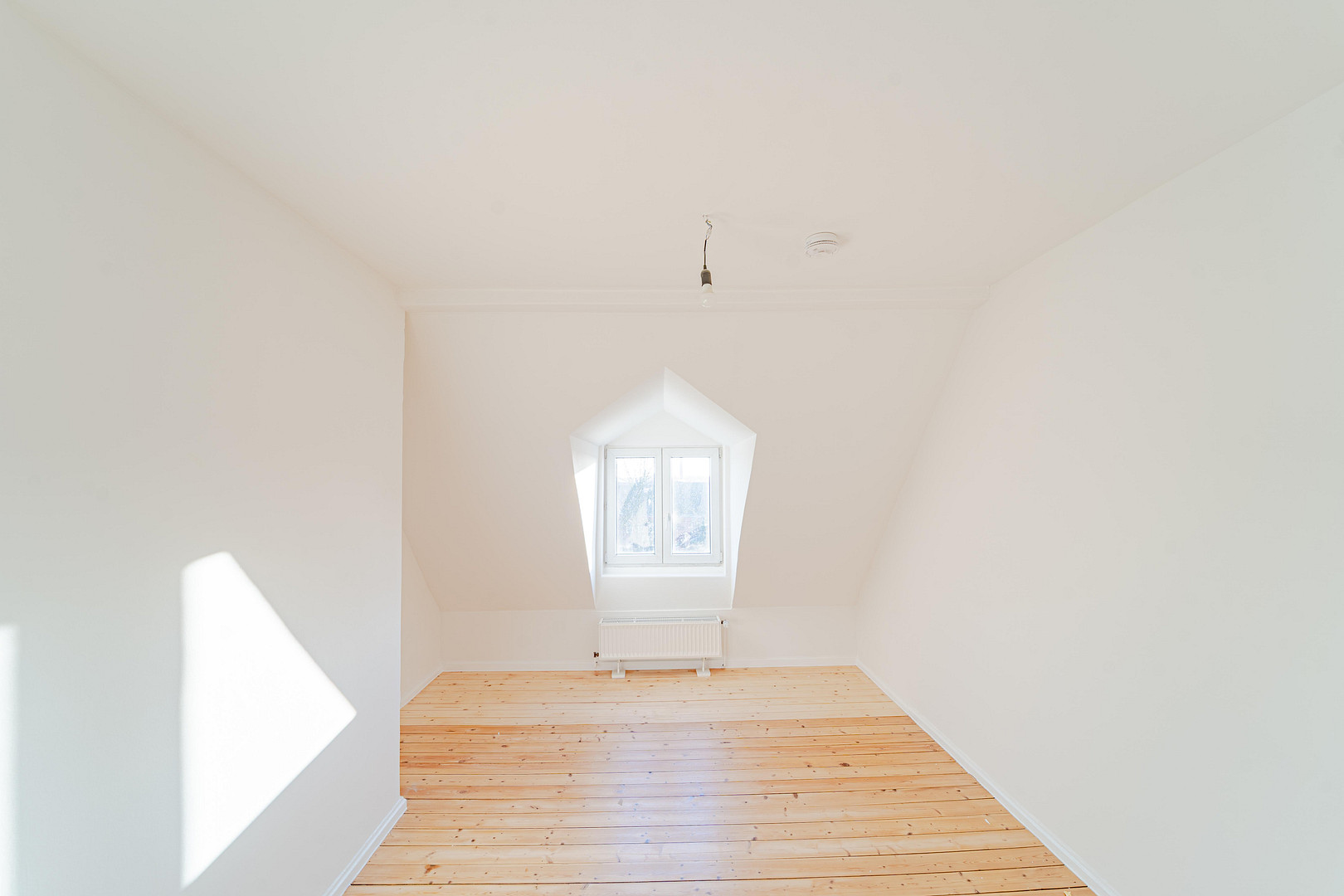 Charmante DG-Wohnung  - renoviert, mit neuer EBK und separatem Speicher in Lübeck – Schwartauer Allee 121, 23554 Lübeck(Holstentor Nord) – Vorschaubild 5