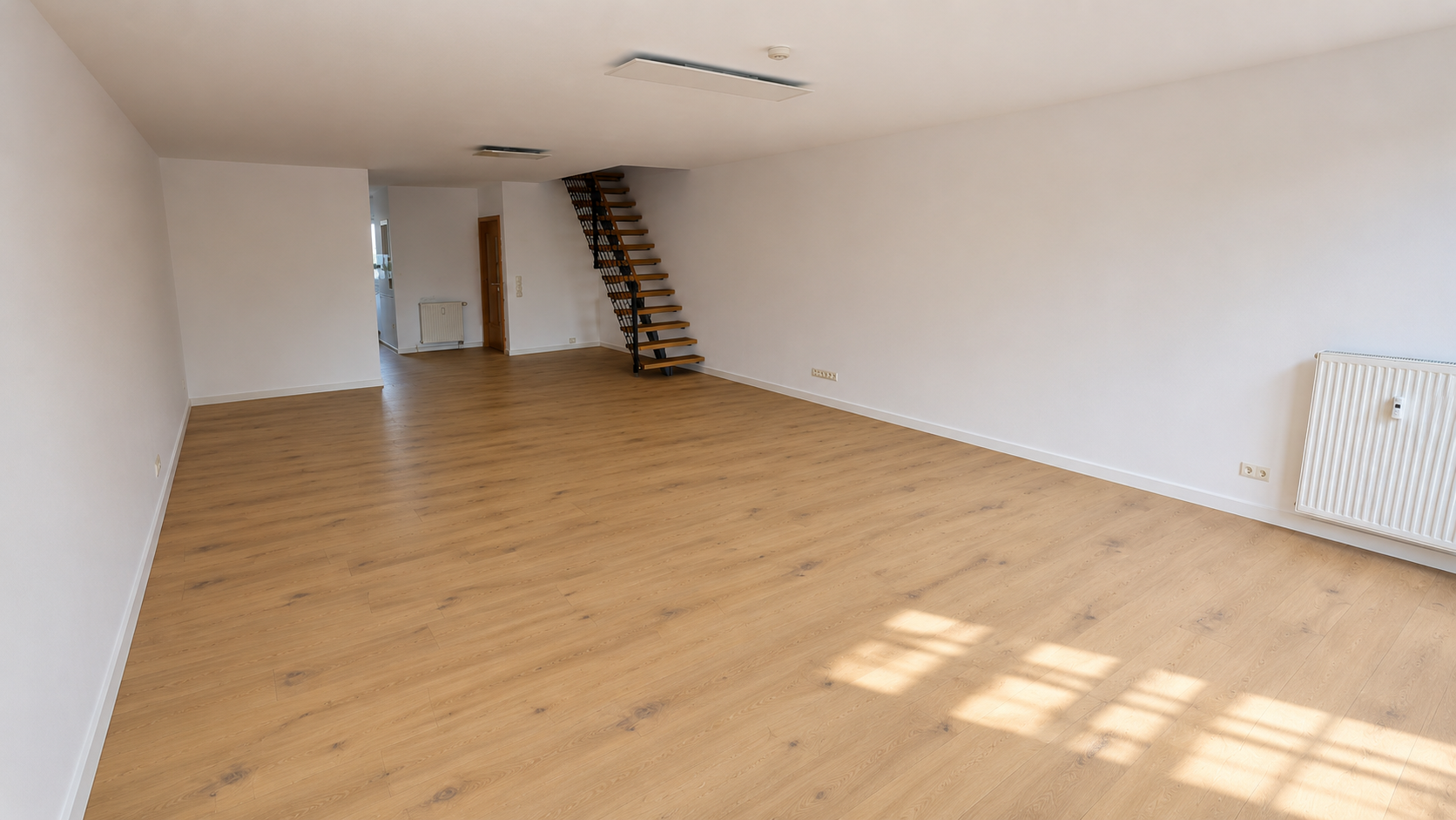 Großzügige 125 m² Maisonette im Bauhausstil – Loggia mit Weitblick – bezugsfrei ab sofort