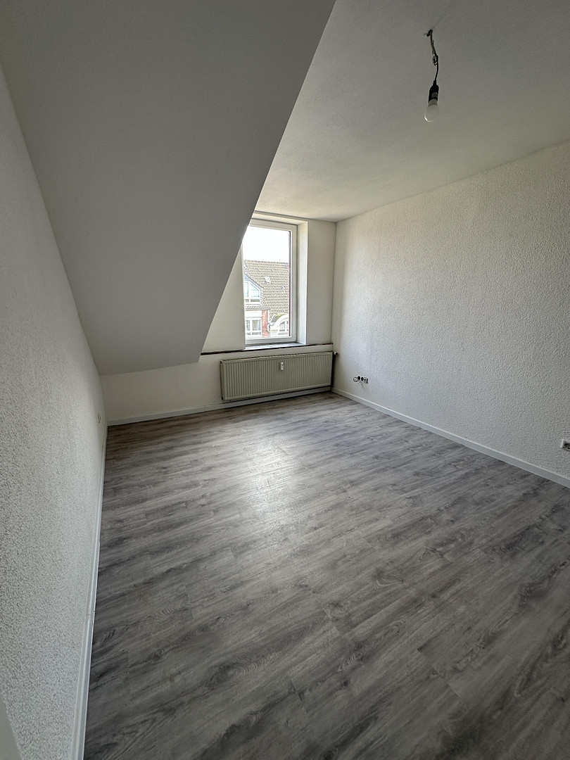 ** Frisch kernsanierte 5-Zimmer-Wohnung im Altbau Dachgeschoss ** – Gelsenkirchen(Erle) – Vorschaubild 2