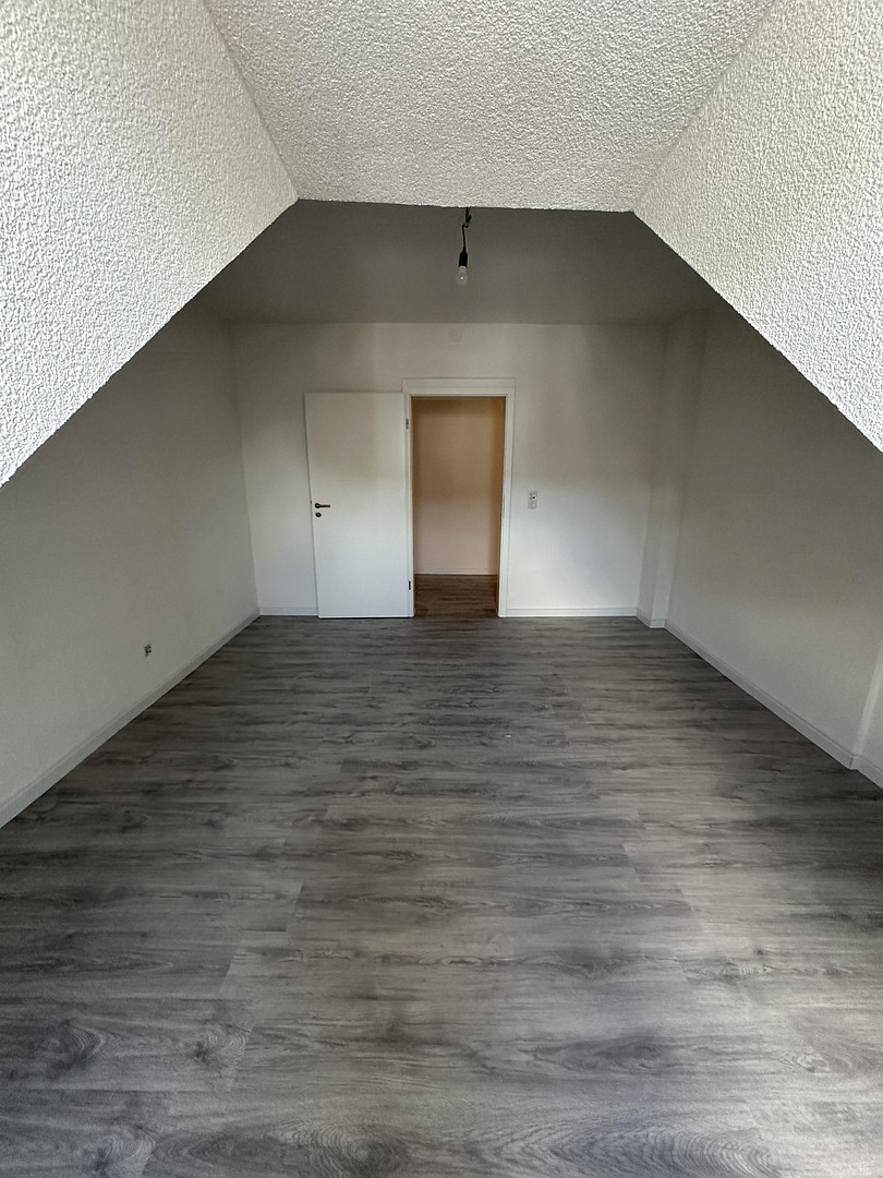 ** Frisch kernsanierte 5-Zimmer-Wohnung im Altbau Dachgeschoss ** – Gelsenkirchen(Erle) – Vorschaubild 6