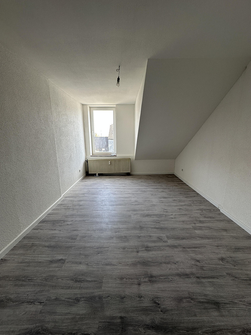 ** Frisch kernsanierte 5-Zimmer-Wohnung im Altbau Dachgeschoss ** – Gelsenkirchen(Erle) – Vorschaubild 4