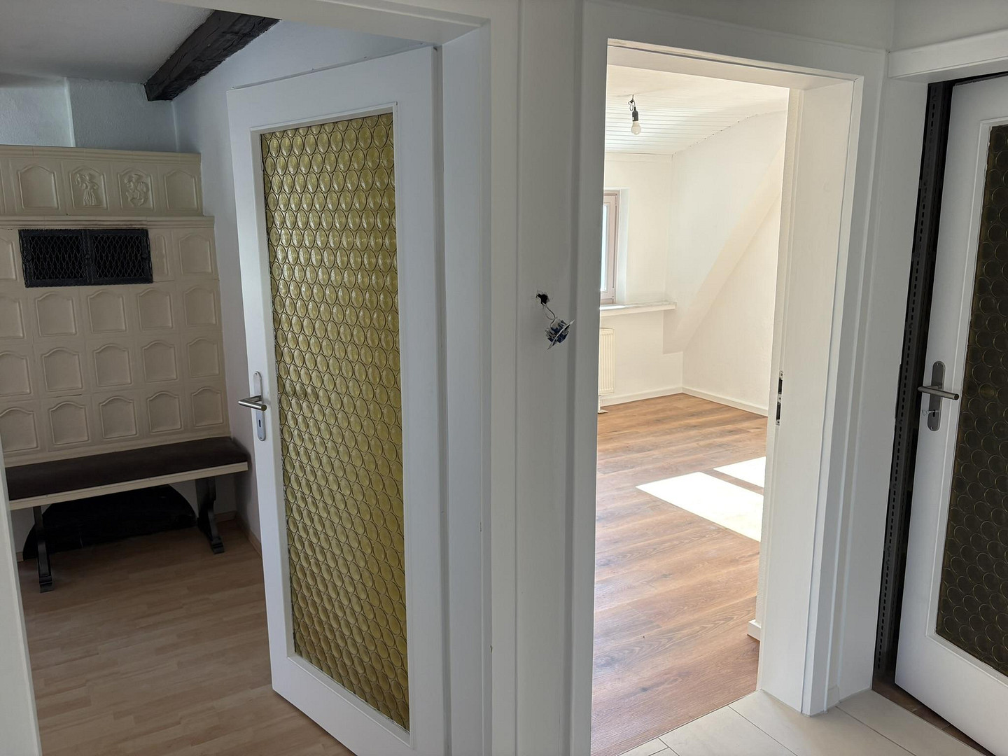 Geräumige und helle Altbauwohnung mit Dachterrasse in bester Karlsfelder Lage – Blumenstraße 34, 85757 Karlsfeld – Vorschaubild 10