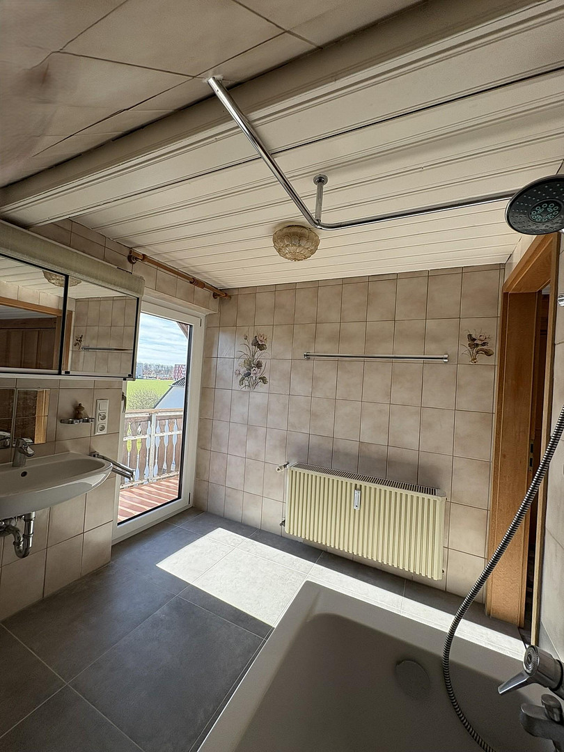 Geräumige und helle Altbauwohnung mit Dachterrasse in bester Karlsfelder Lage – Blumenstraße 34, 85757 Karlsfeld – Vorschaubild 26